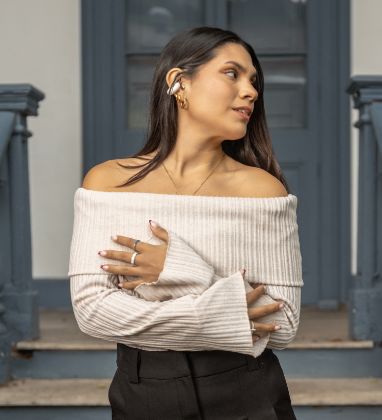 Chompa Off Shoulder Beige