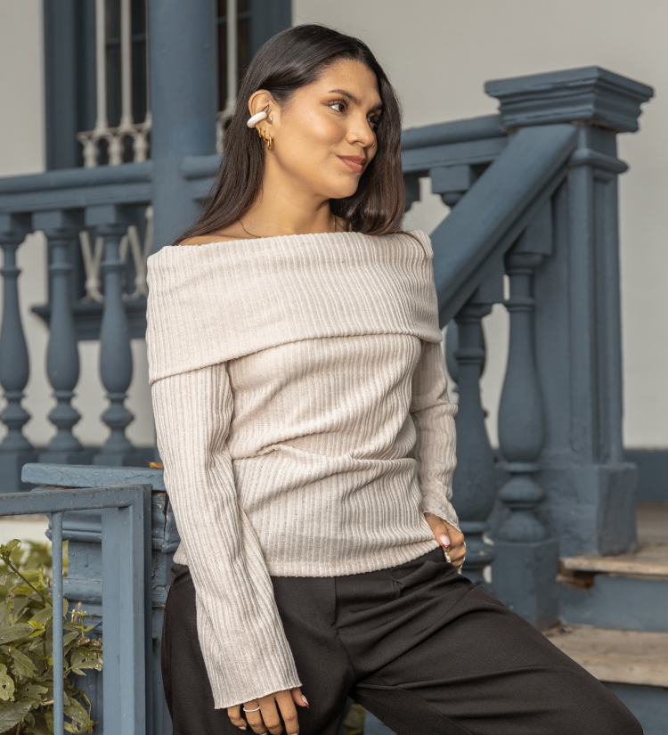 Chompa Off Shoulder Beige